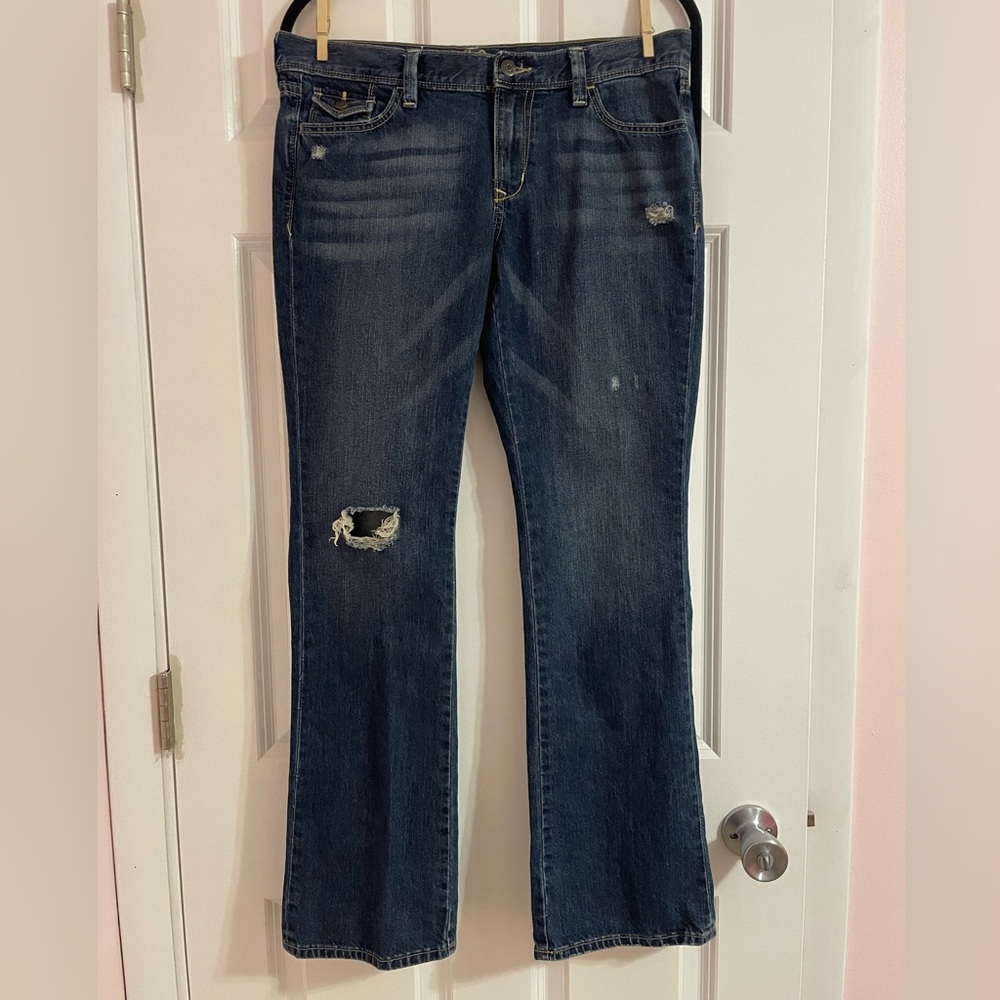 NWOT Old Navy Diva low rise bootcut distressed jeans, size 10